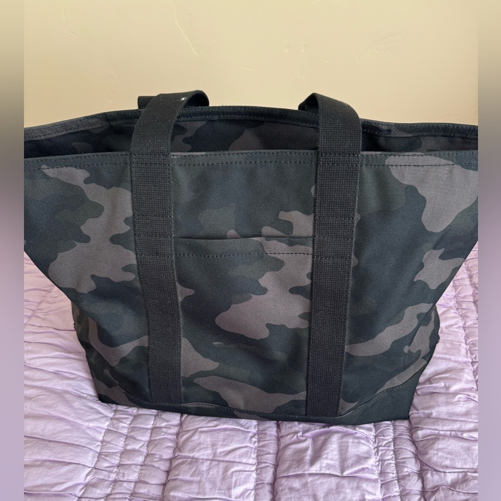 Large tote